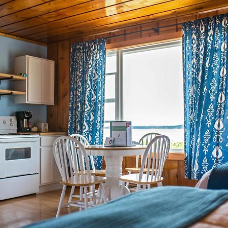 Friars Bay Inn & Cottages Welshpool Oda fotoğraf
