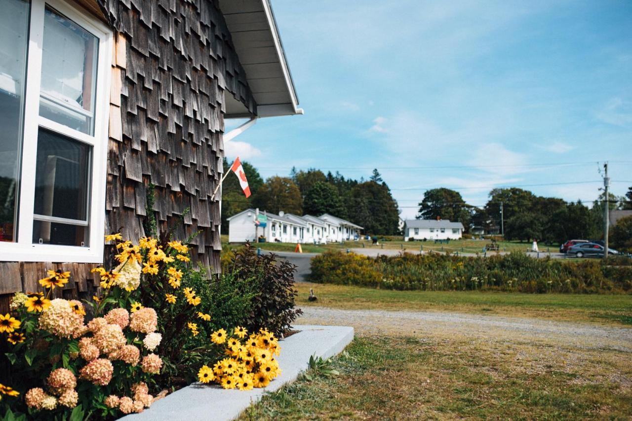 Friars Bay Inn & Cottages Welshpool Dış mekan fotoğraf