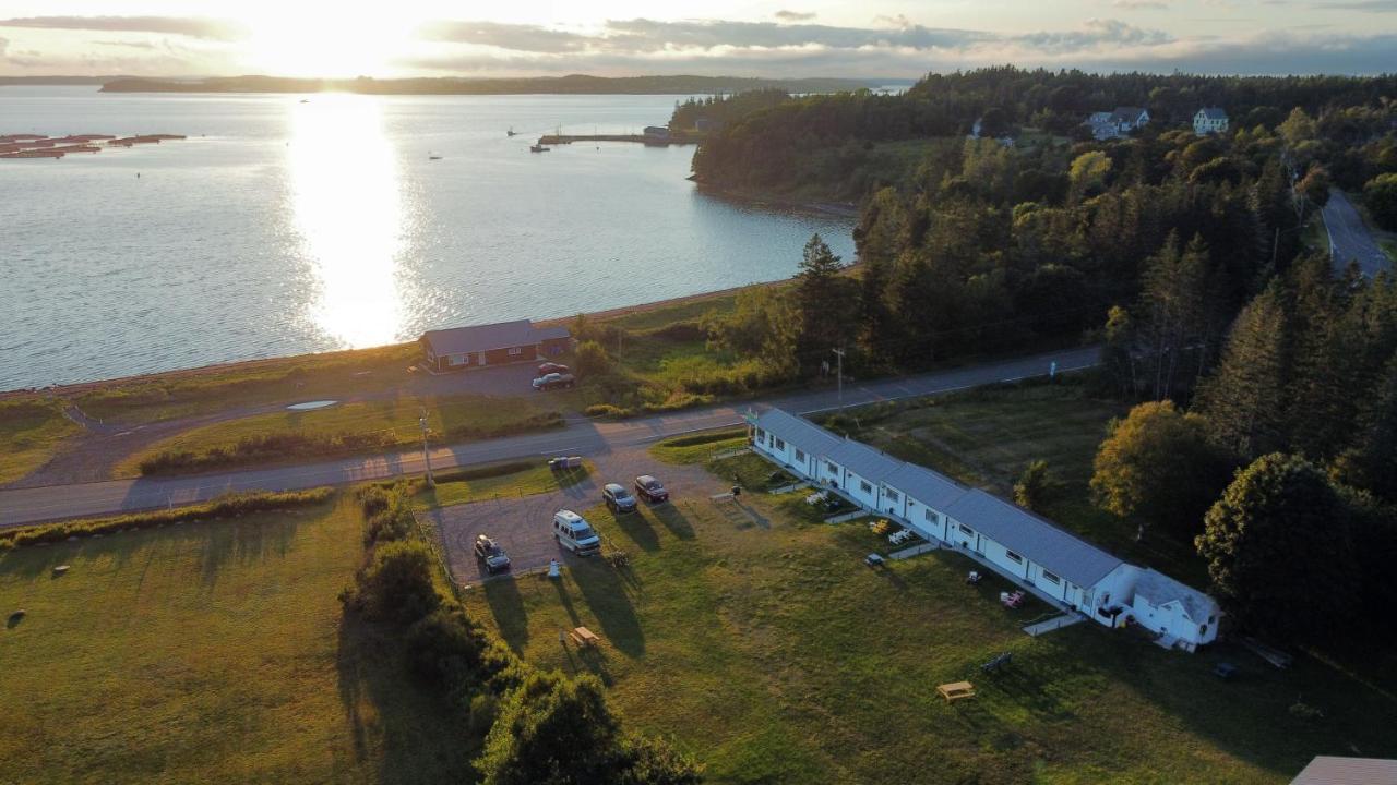 Friars Bay Inn & Cottages Welshpool Dış mekan fotoğraf